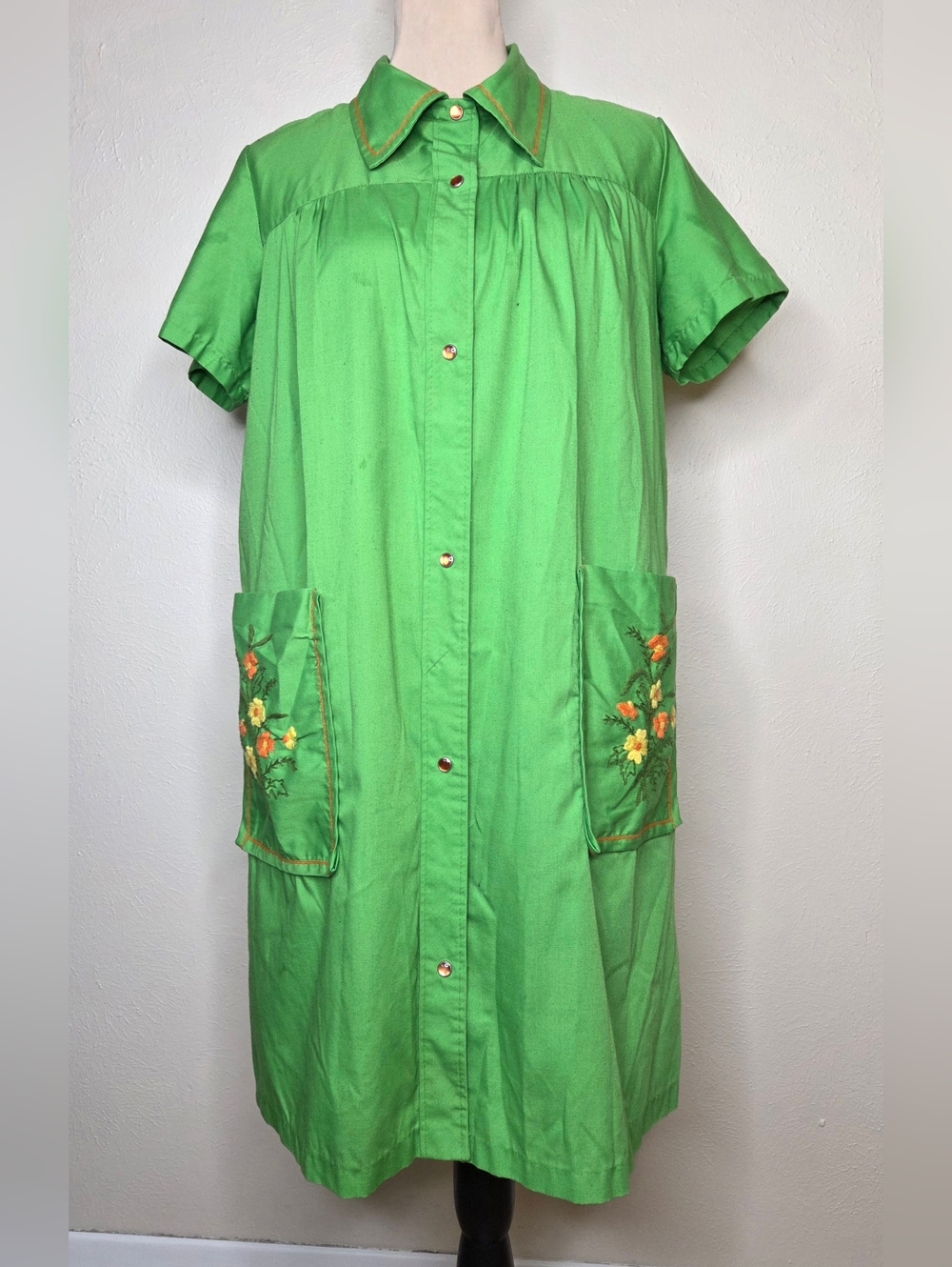 Vintage 70s Green Embroidered Pocket Shirt Dress Cottagecore Floral House Dress